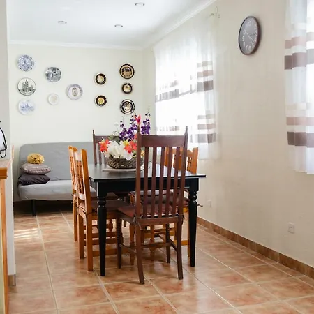 Angelina Villa *